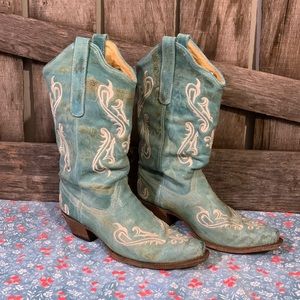 Corral turquoise distressed embroidered boots size 10